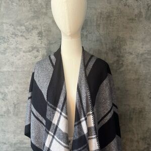 Woolrich Blue and White Geometric Poncho Sweater